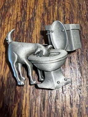 Vintage JJ Jonette Dog Drinking from Toilet Pewter Pin brooch jewelry